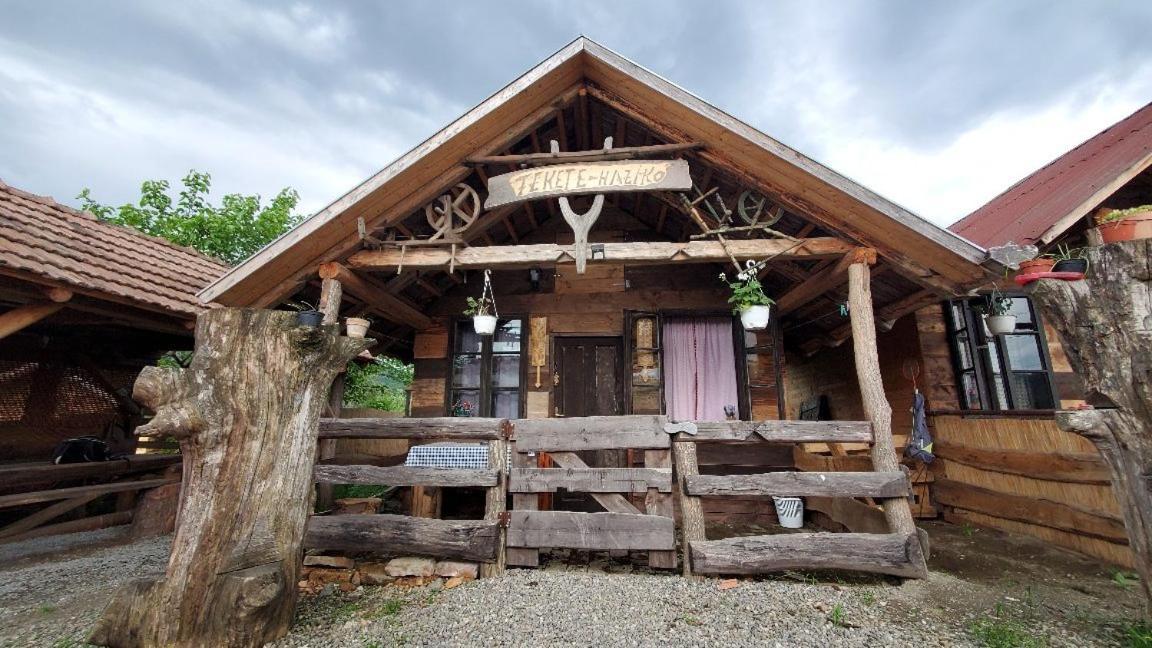 Casa Rustic Feher & Fekete Vendeghazak Sovata Exterior foto