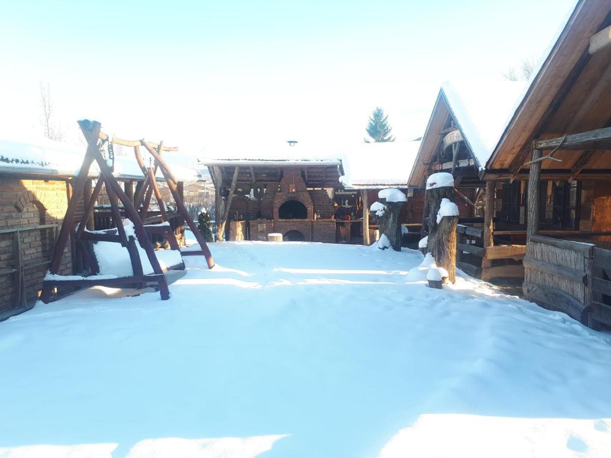 Casa Rustic Feher & Fekete Vendeghazak Sovata Exterior foto