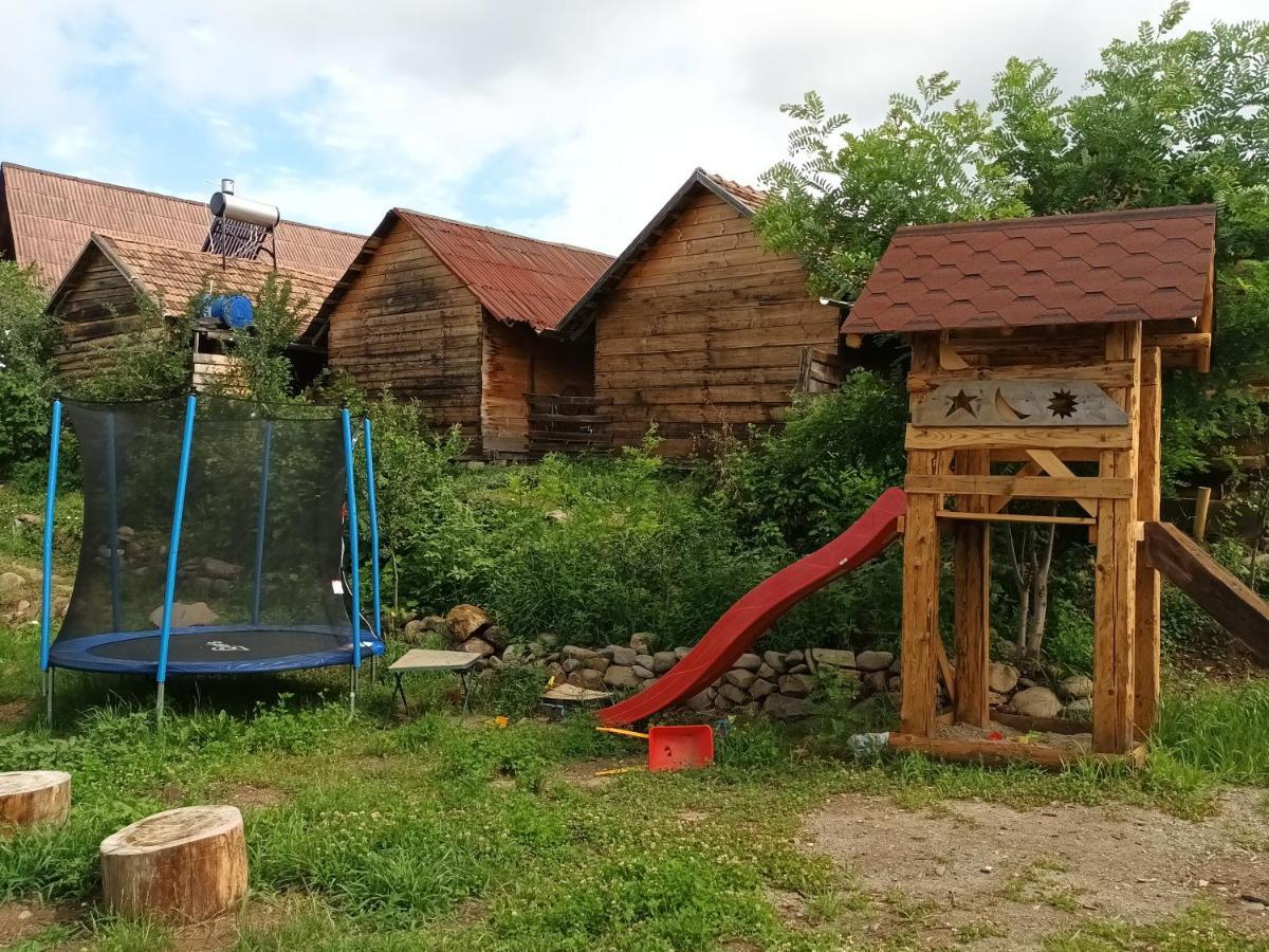 Casa Rustic Feher & Fekete Vendeghazak Sovata Exterior foto